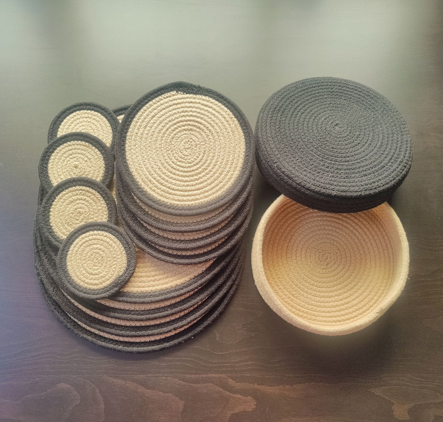 Table Dine & Organizer Smart Mat Set: Cotton Placemats, Coasters & Hot Pads with Basket (Black Beige)