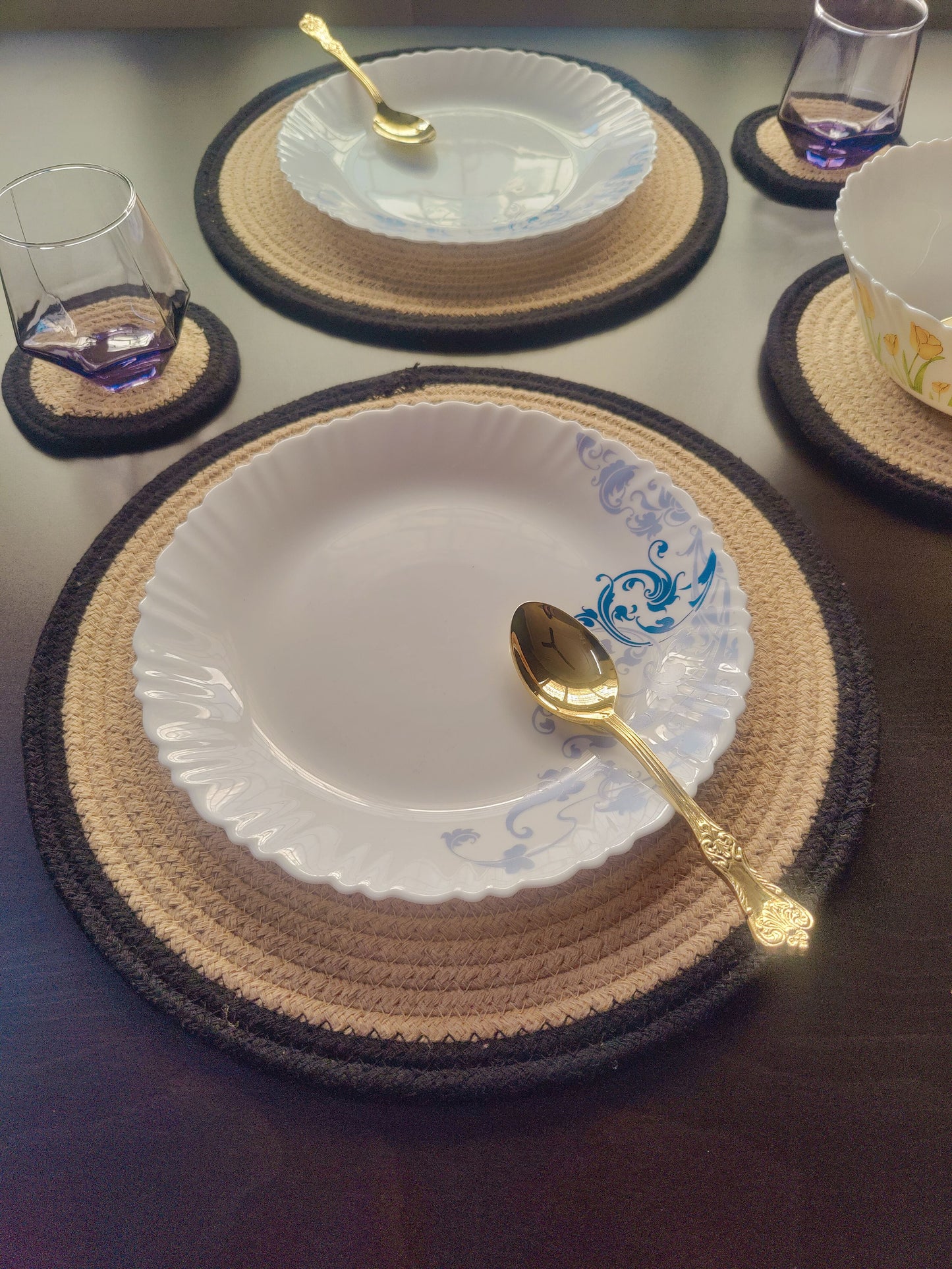 round table mats set