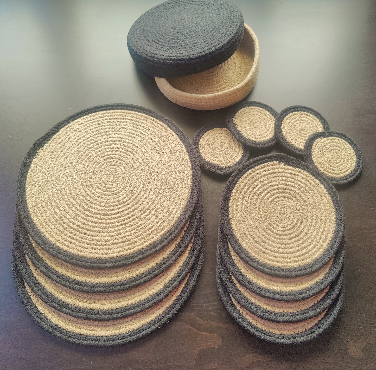 round table mats set