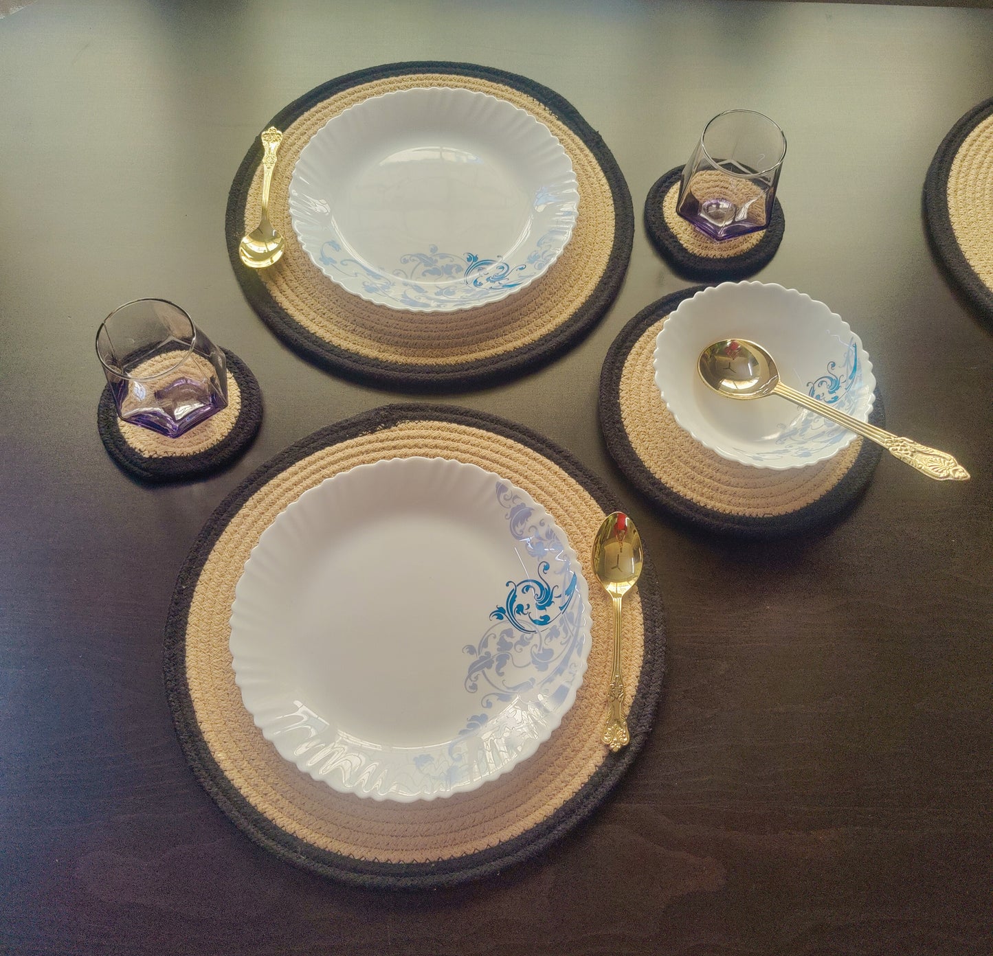 round table mats set