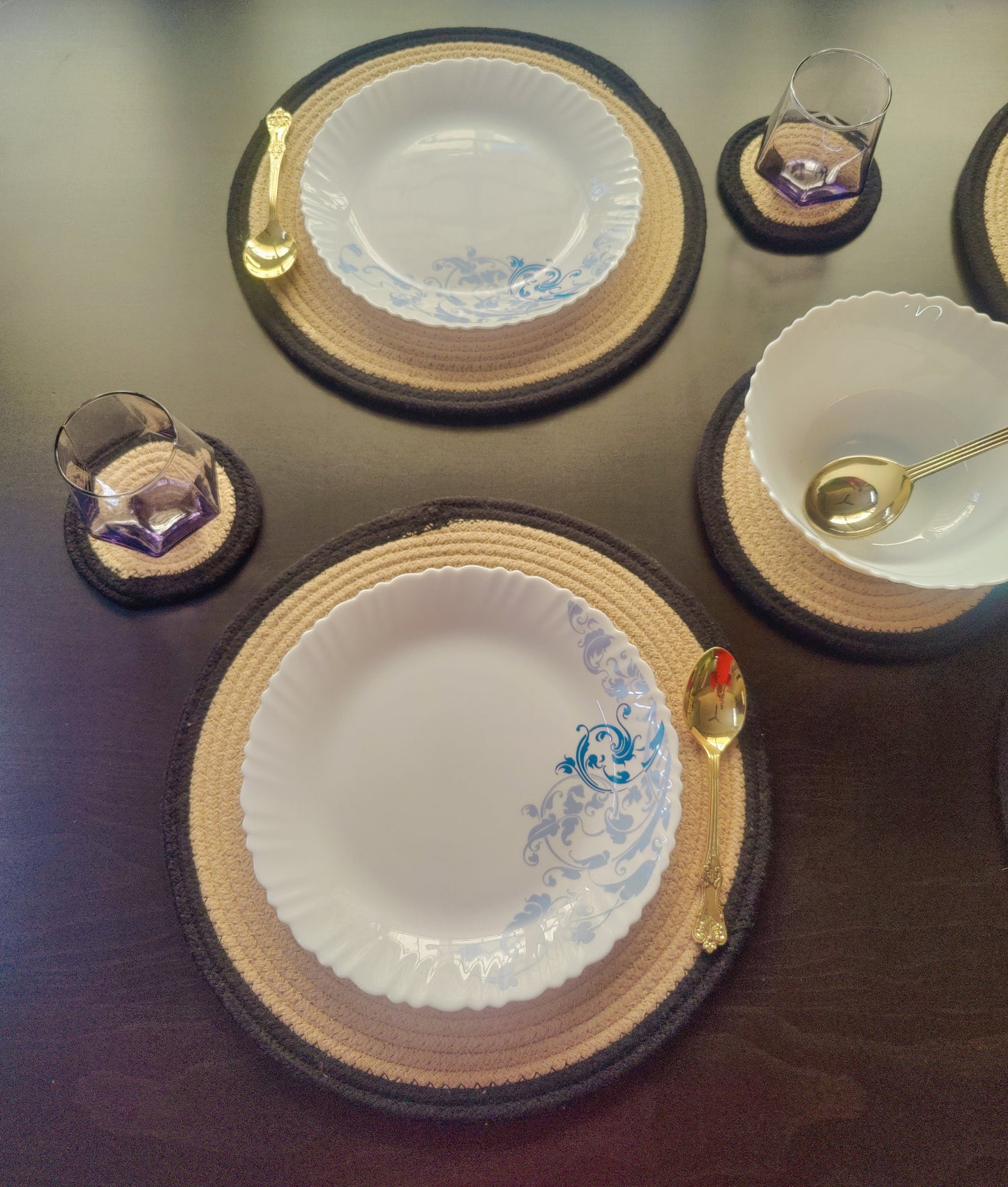 round table mats set