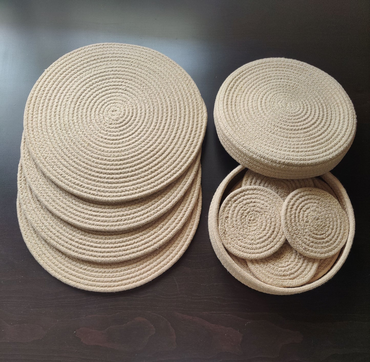 round table mats set