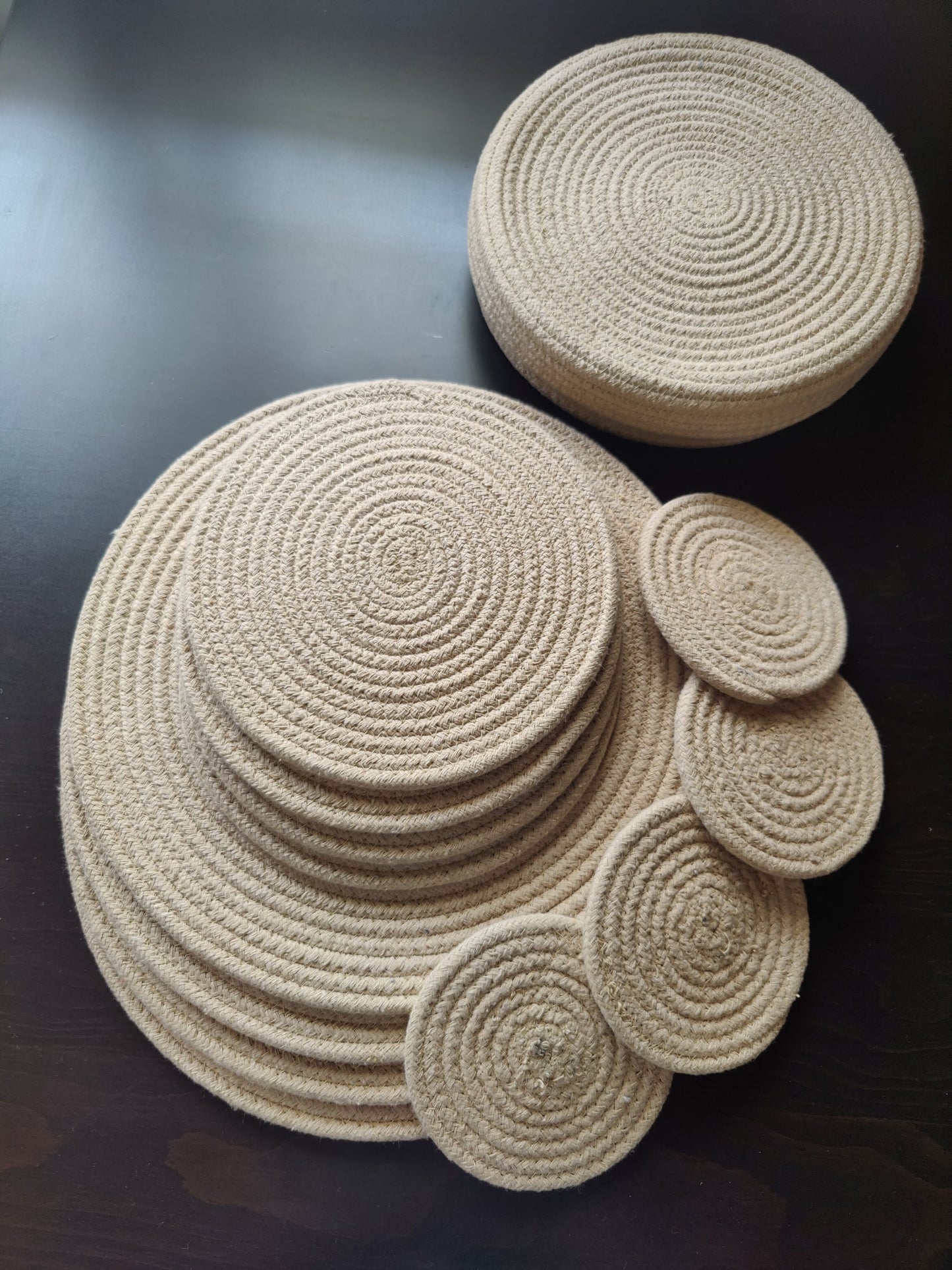 round table mats set