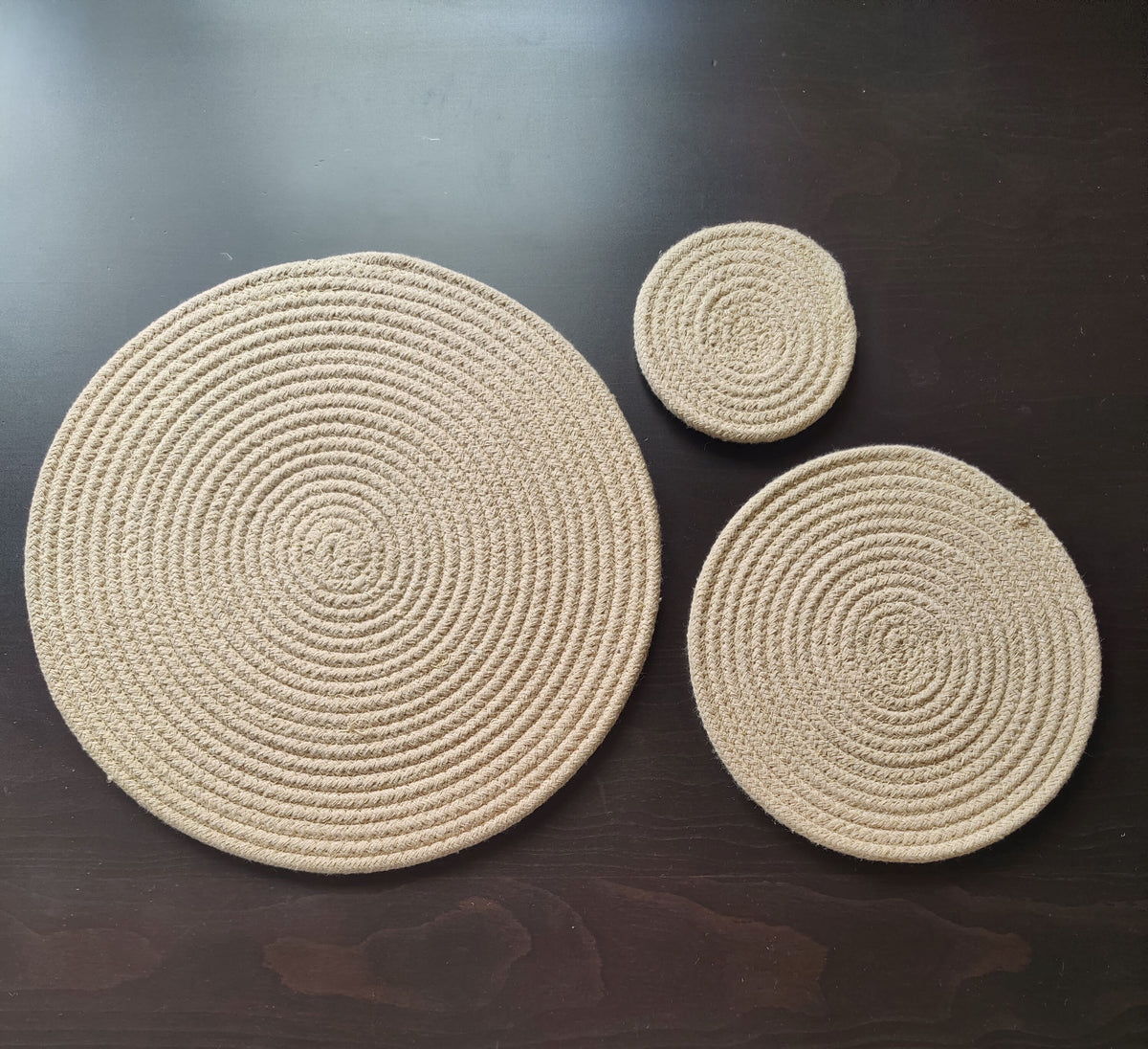 Rustic Braided Elegance: Each round placemat features a charming braided design that suits both modern and traditional setups. Perfect as a table round mat, place mat, or side table cover for stylish table presentation. Showing three sizes