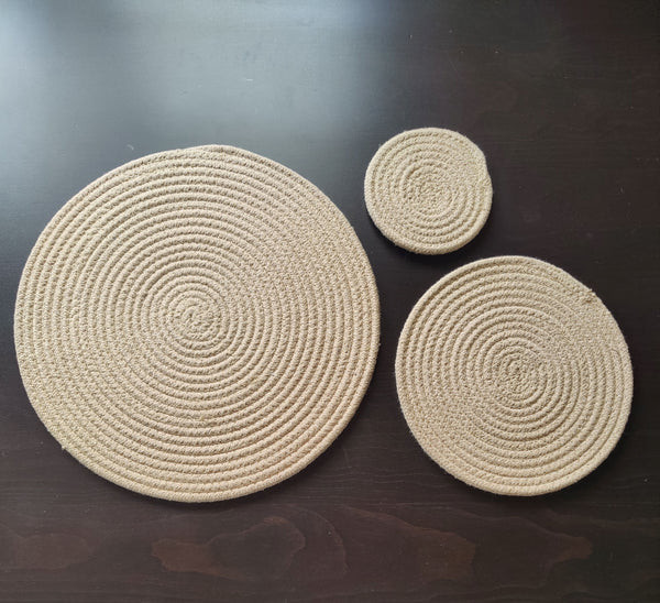 Rustic Braided Elegance: Each round placemat features a charming braided design that suits both modern and traditional setups. Perfect as a table round mat, place mat, or side table cover for stylish table presentation. Showing three sizes